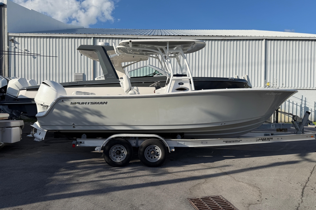 2018 Sportsman Heritage 241 Center Console - Sold Boat