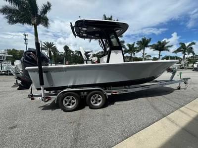 BOATZON | Sportsman Masters 227 Bay Boat 2026