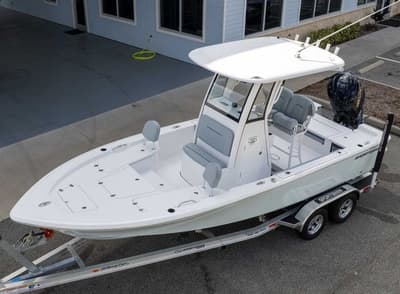 BOATZON | Sportsman Masters 227 Bay Boat 2026