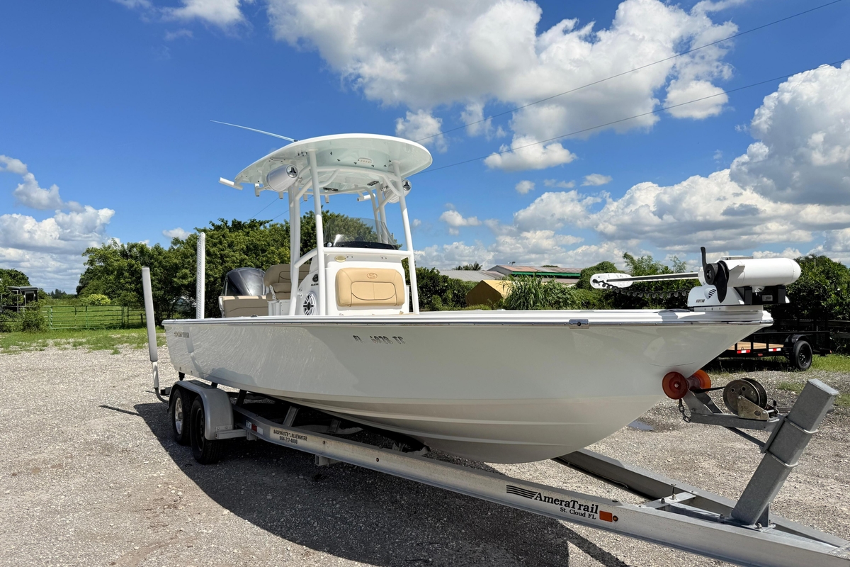 2017 Sportsman Masters 247 Bay Boat - Sold Boat