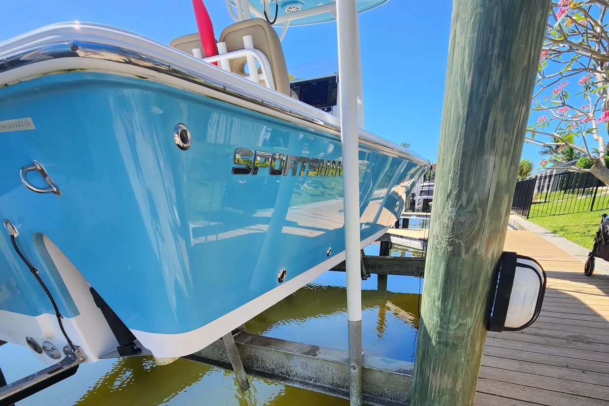 2018 Sportsman Masters 247 Bay Boat - Sold Boat