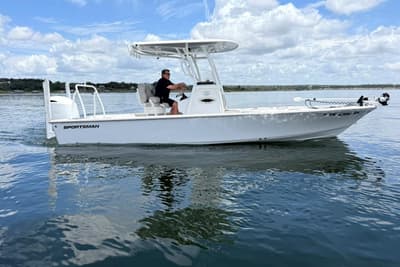 BOATZON | Sportsman Masters 247 Bay Boat 2021