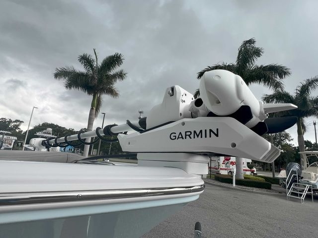 Sportsman Masters 247 Bay Boat 2025