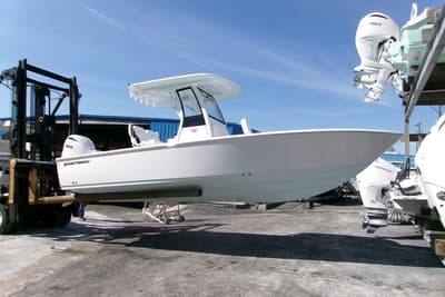 BOATZON | Sportsman Masters 247 Bay Boat 2026