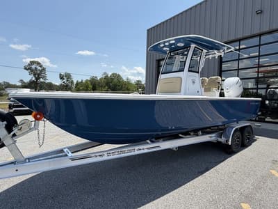 BOATZON | Sportsman Masters 247 Bay Boat 2027