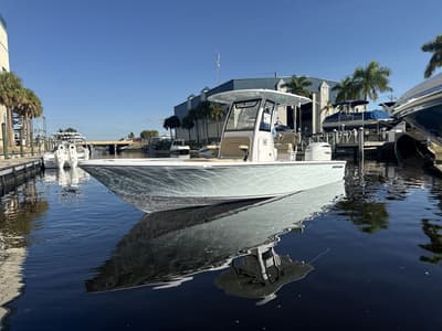 BOATZON | Sportsman Masters 247OE Bay Boat 2026