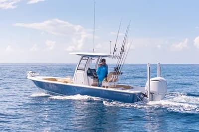 BOATZON | Sportsman Masters 247OE Bay Boat 2027