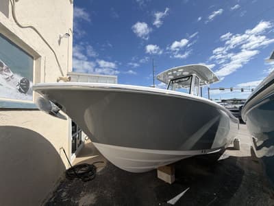 BOATZON | Sportsman Open 232 Center Console 2026