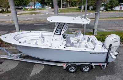 BOATZON | Sportsman Open 232 Center Console 2026