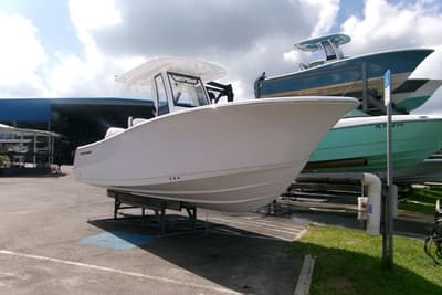 BOATZON | Sportsman Open 232 Center Console 2027