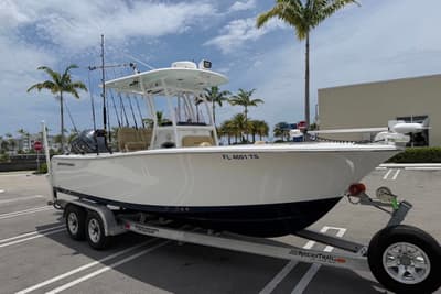 BOATZON | Sportsman Open 242 Center Console 2021