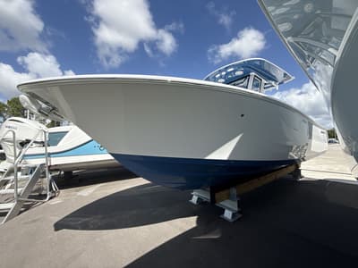 BOATZON | Sportsman Open 252 Center Console 2026