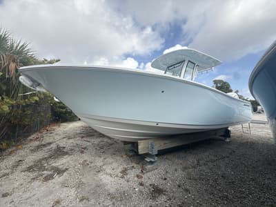 BOATZON | Sportsman Open 252 Center Console 2026