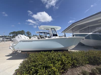 BOATZON | Sportsman Open 252 Center Console 2027