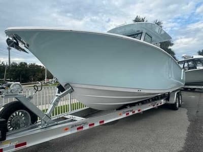 BOATZON | Sportsman Open 302 Center Console 2025