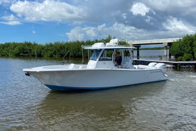BOATZON | Sportsman Open 302 Center Console 2026