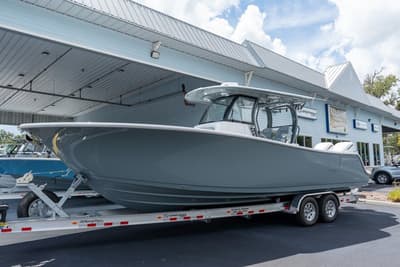 BOATZON | Sportsman Open 302 Center Console 2027