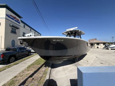 BOATZON | Sportsman Open 322 Center Console 2022