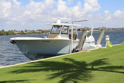 BOATZON | Sportsman Open 322 Center Console 2025