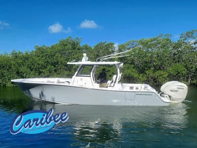 BOATZON | Sportsman Open 322 Center Console 2026