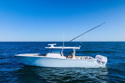 BOATZON | Sportsman Open 402 Center Console 2026