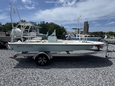 BOATZON | Spyder FX17 Flicker 2026