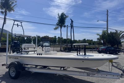 BOATZON | Spyder FX17 Flicker 2026