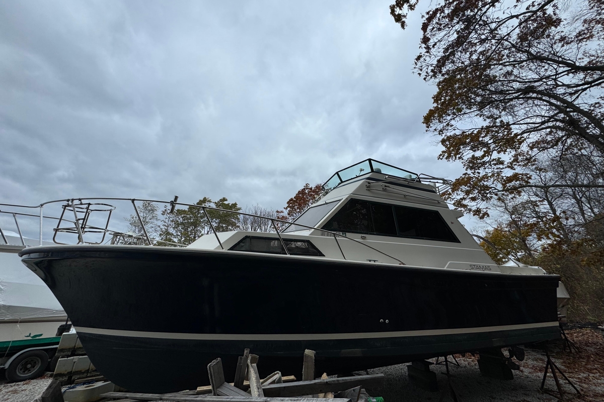 1986 Stamas Flybridge Sedan - Sold Boat