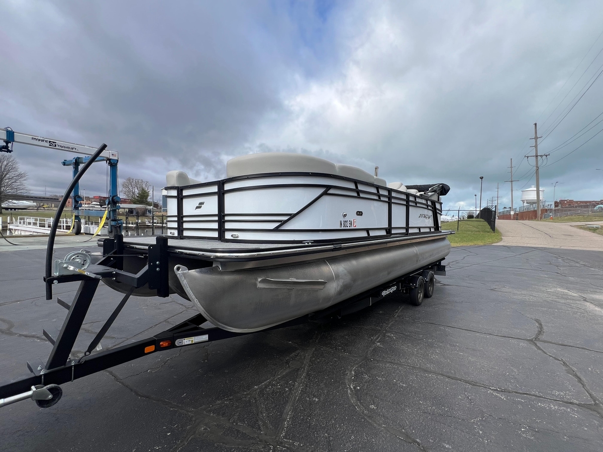 2022 Starcraft SLS 5 - Sold Boat