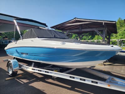 BOATZON | Stingray Boats 191 DCBOAT BLOWOUT PRICING 2027