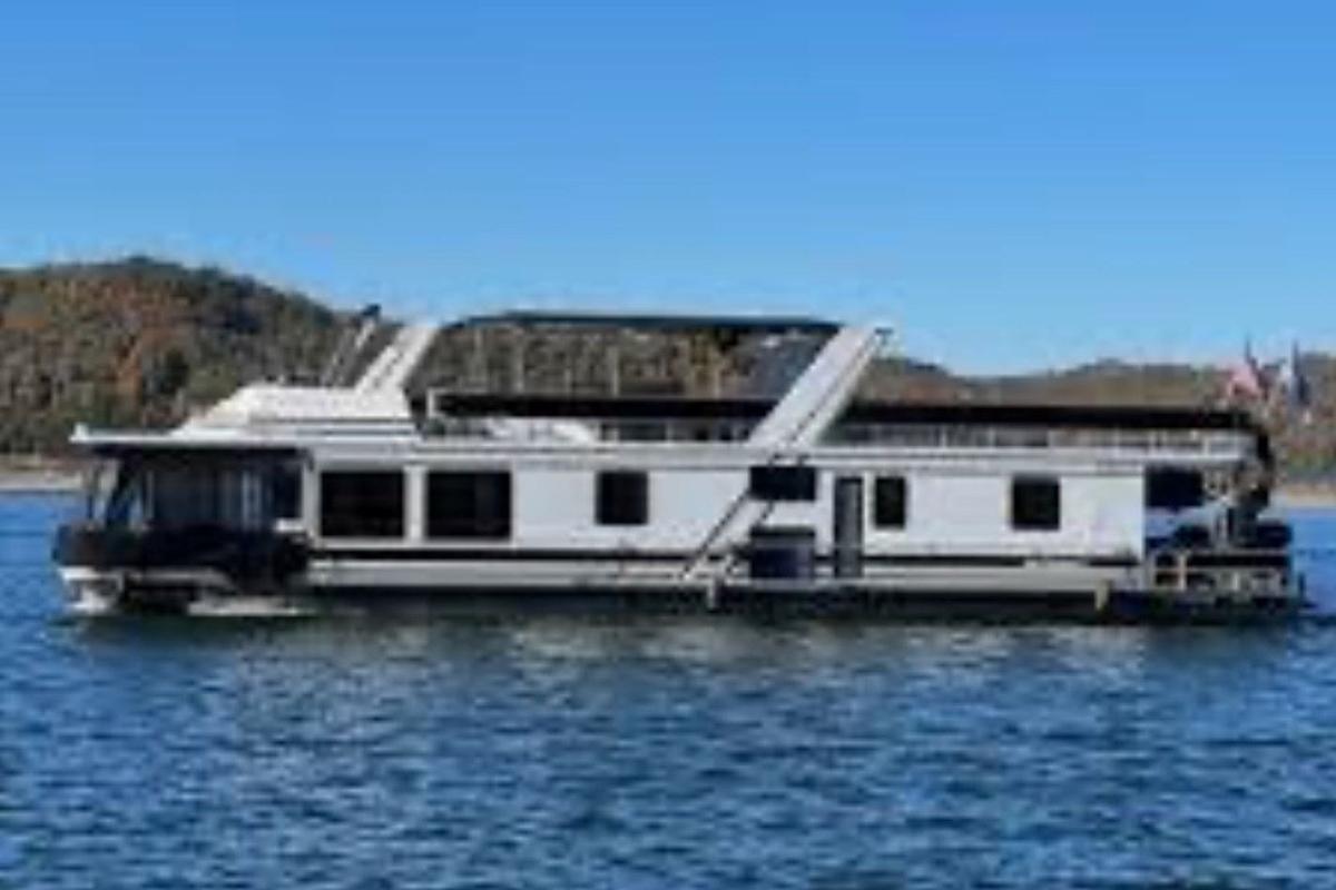 1999 Sumerset 18 x 78 - Sold Boat