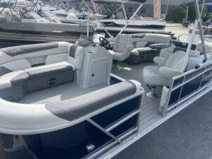 2025 SUNCHASER VISTA 22 LR DH - Sold Boat