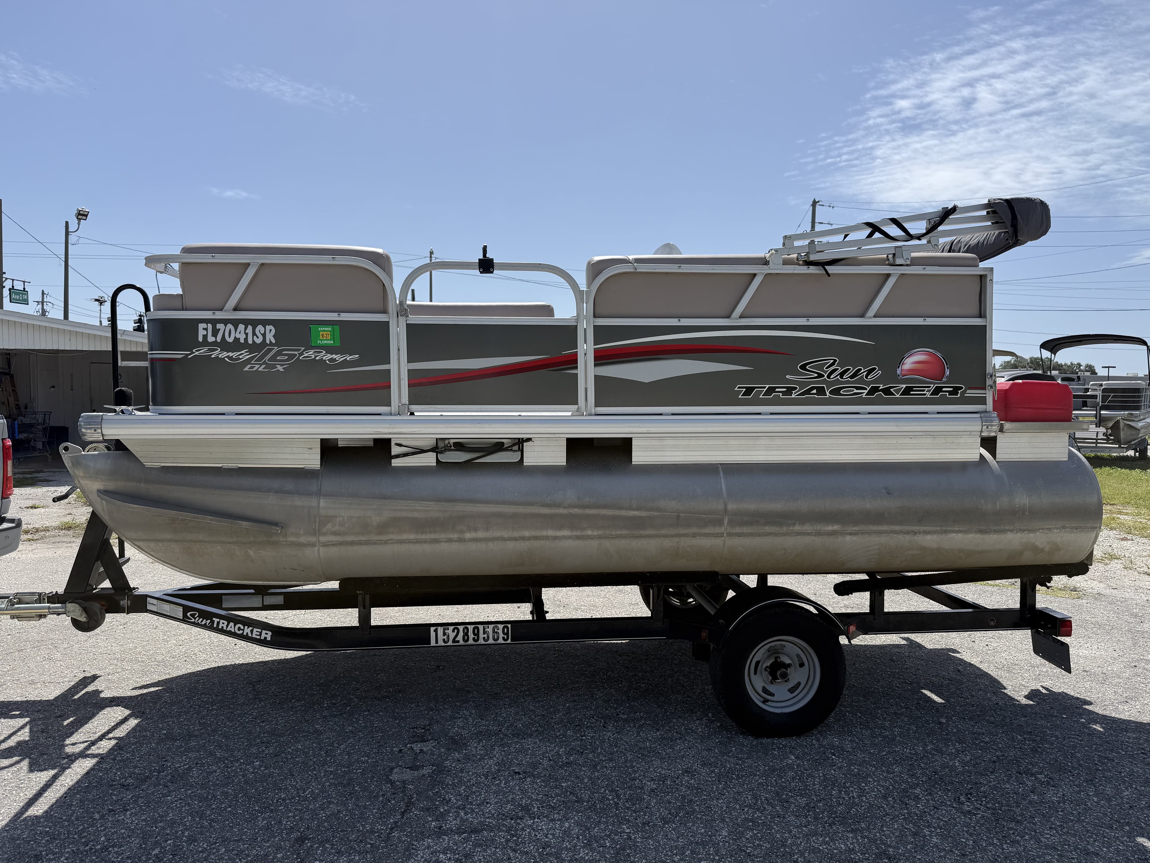 Sun Tracker 16DLX Party Barge 2015
