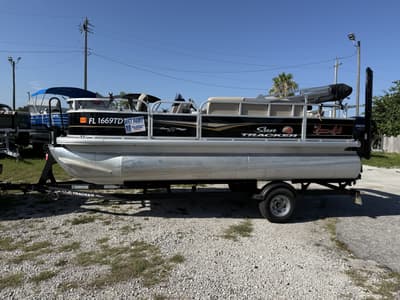 BOATZON | Sun Tracker 18 DLX Bass Buggy 2022