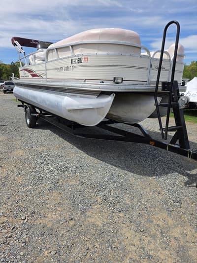 BOATZON | Sun Tracker 21PB 2020