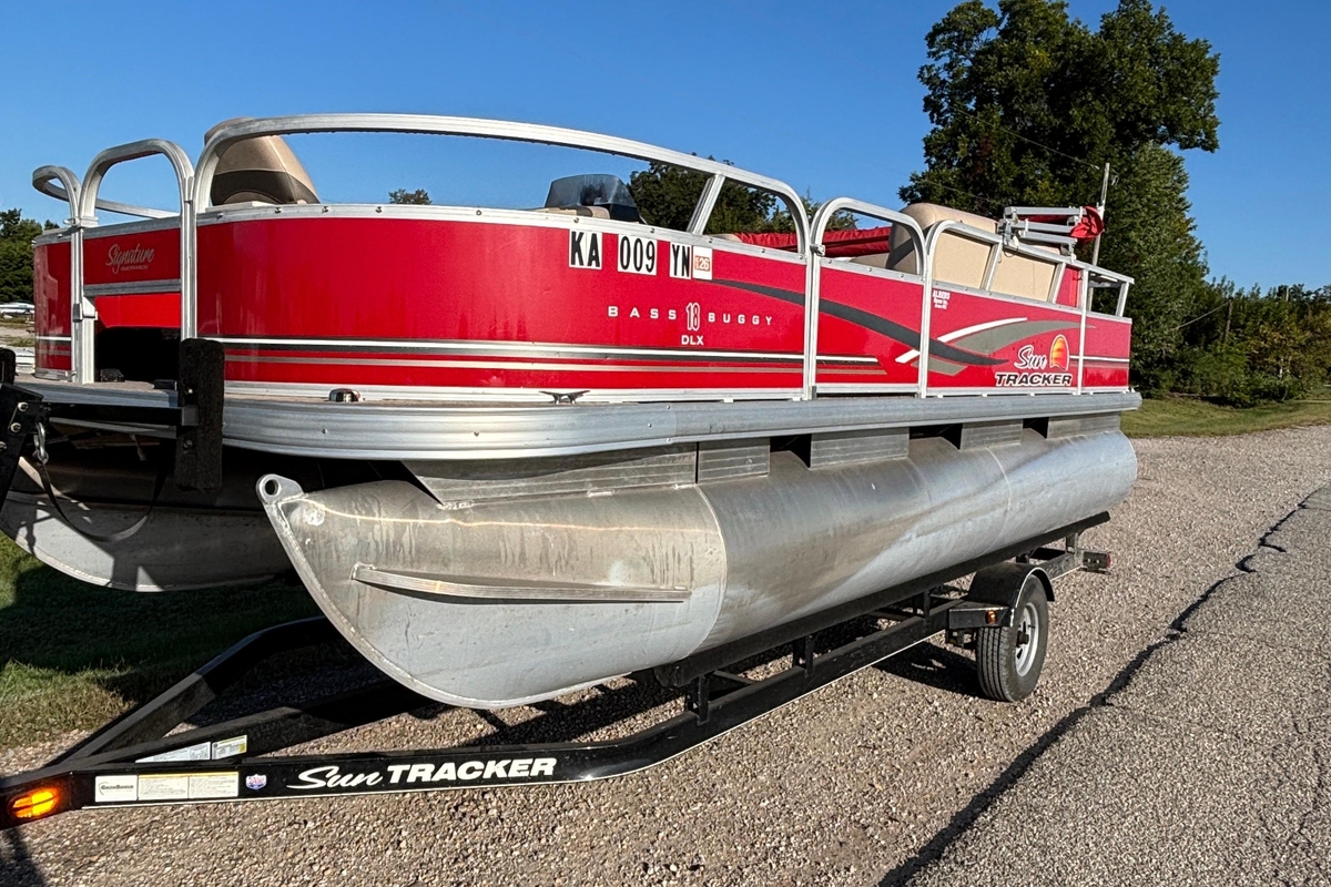 2014 Sun Tracker Bass Buggy 18 DLX - Sold Boat