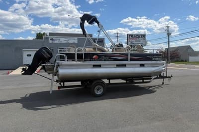 BOATZON | Sun Tracker Bass Buggy 18 DLX 2016