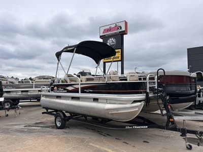 BOATZON | Sun Tracker BASS BUGGY 18 DLX 2018