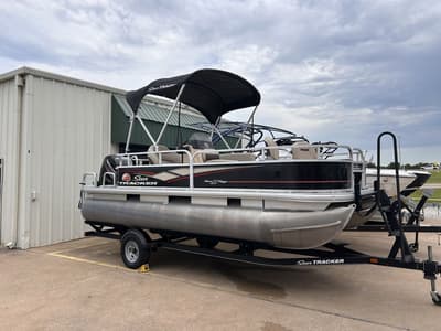 BOATZON | Sun Tracker BASS BUGGY 18 DLX 2019