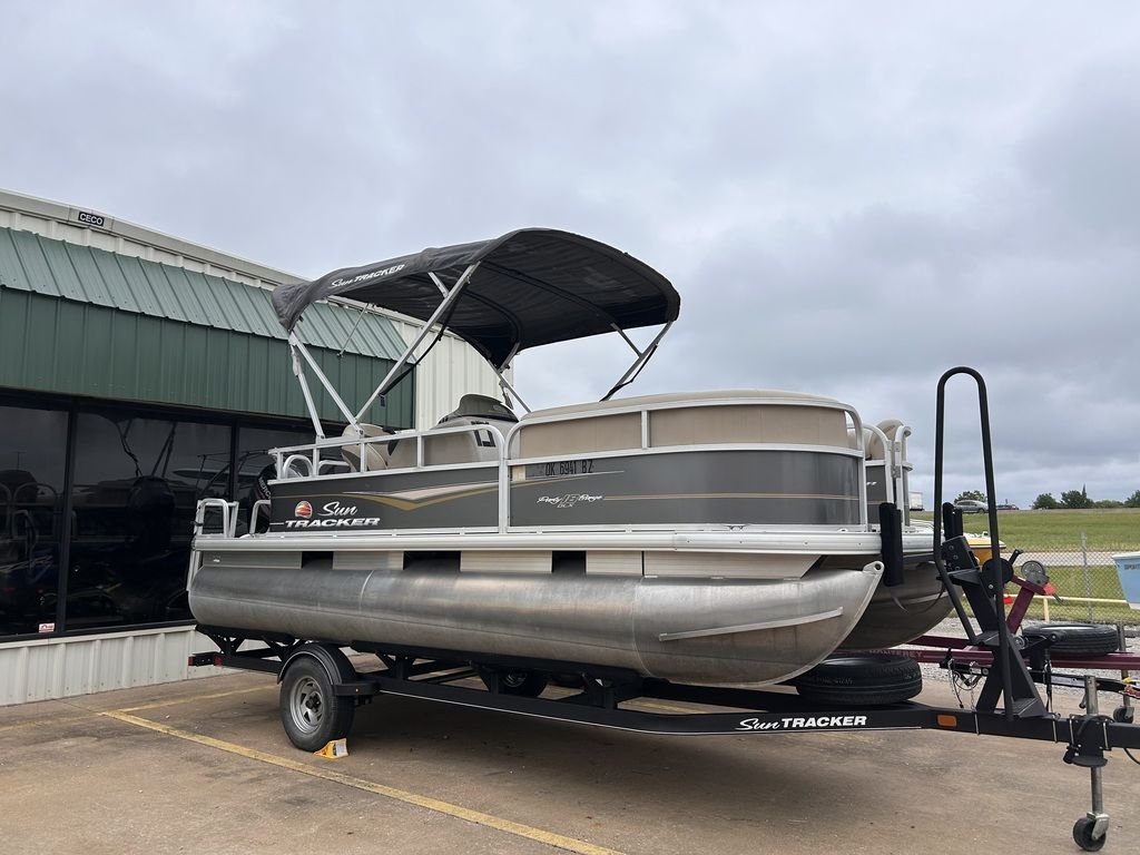 2020 Sun Tracker Party Barge 18 DLX - Sold Boat