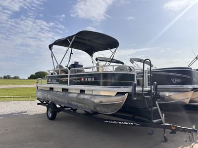 BOATZON | Sun Tracker Bass Buggy 18 DLX 2021