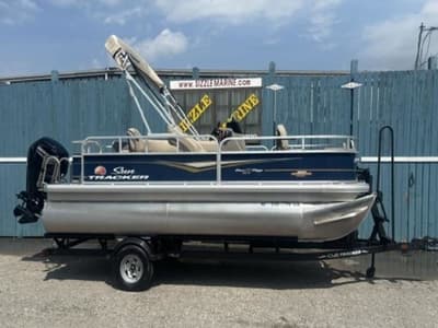 BOATZON | Sun Tracker Bass Buggy 18 DLX 2023