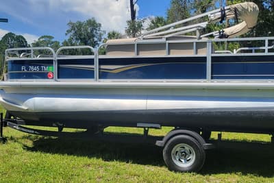 BOATZON | Sun Tracker Bass Buggy 18 DLX 2023
