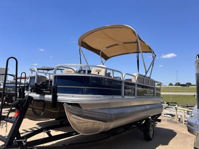 BOATZON | Sun Tracker Bass Buggy 18 DLX 2024
