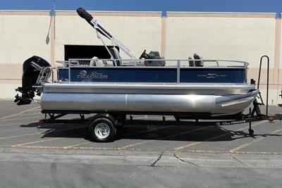 BOATZON | Sun Tracker Bass Buggy 18 DLX 2026