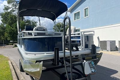 BOATZON | Sun Tracker Bass Buggy 18 DLX 2026