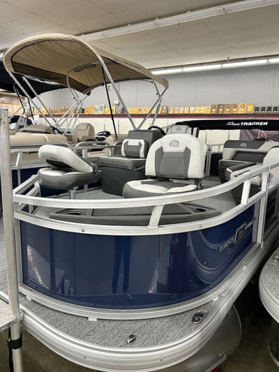 BOATZON | Sun Tracker Bass Buggy 18 DLX 2026