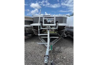 BOATZON | Sun Tracker Bass Buggy 18 DLX 2026