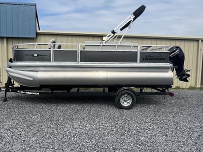 BOATZON | Sun Tracker Bass Buggy 18 DLX 2026