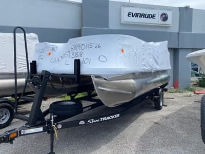 BOATZON | Sun Tracker Bass Buggy 18 DLX 2026